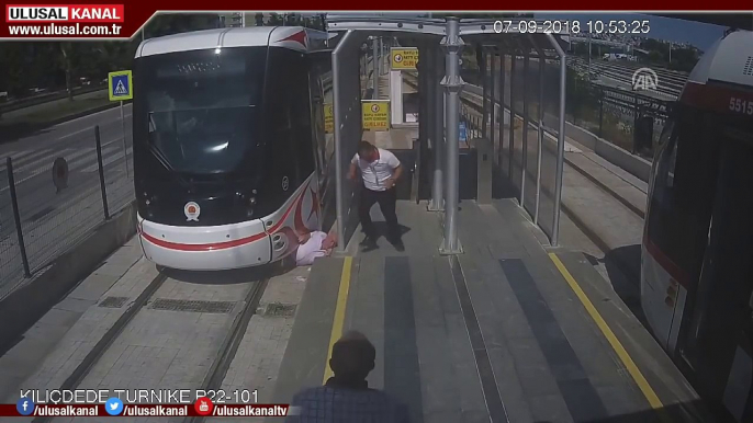 Un homme se fait renverser par un tram