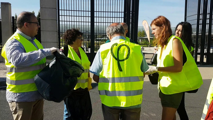 La France Insoumise nettoie la gare Avignon TGV