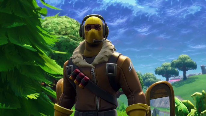 LITTLE KELLY KILLS RAPTOR! - Fortnite Short Film