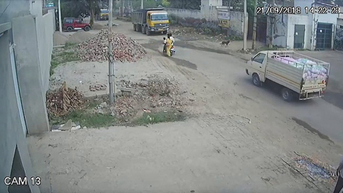 Accident Caught in CCTV Camera - Live Video