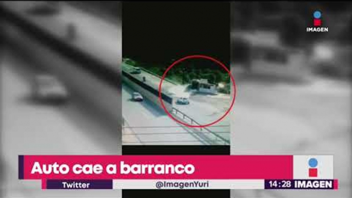 Auto cae a barranco, y solo hay dos heridos | Noticias con Yuriria Sierra