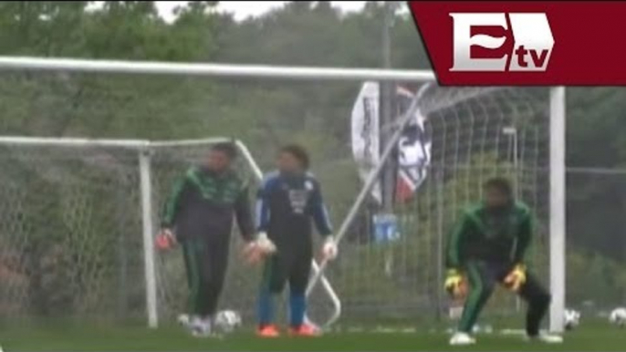 Cientos de mexicanos llevan serenata a la Selección Mexicana en Brasil / Excélsior informa