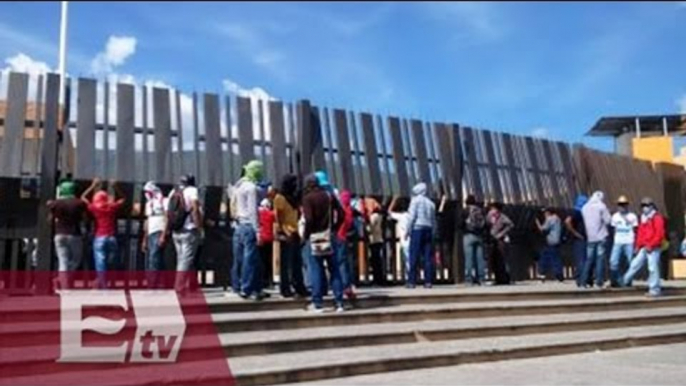 Normalistas de Ayotzinapa toman Palacio de Gobierno de Guerrero / Excélsior Informa