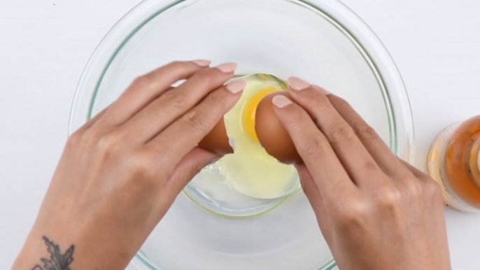 Face Your Food with These Four Clever Beauty Hacks
