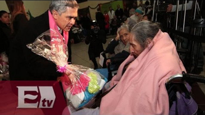 Mancera convive en Nochebuena con adultos mayores/ Excélsior Informa