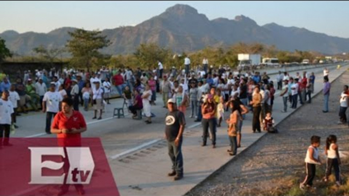 Normalistas de Guerrero realizan bloqueos en exigencias de plazas / Excélsior