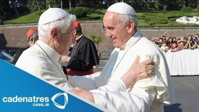 Momento histórico, el saludo entre Papa Francisco y el papa emérito Benedicto XVI