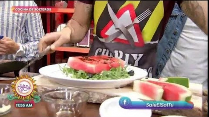 Cocina de Solteros: ¡Ensalada de sandía! | Sale el Sol