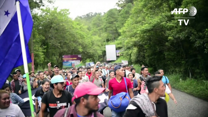 Caravana de migrantes hondureños cruzan Guatemala hacia EEUU