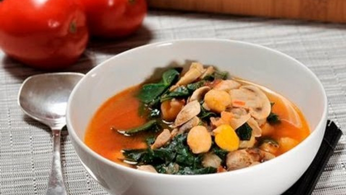 Sopa de garbanzos con espinacas y champíñones - Garbanzo, Spinach, and Mushroom Soup