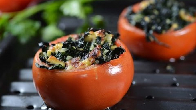 Tomates rellenos de queso y espinacas