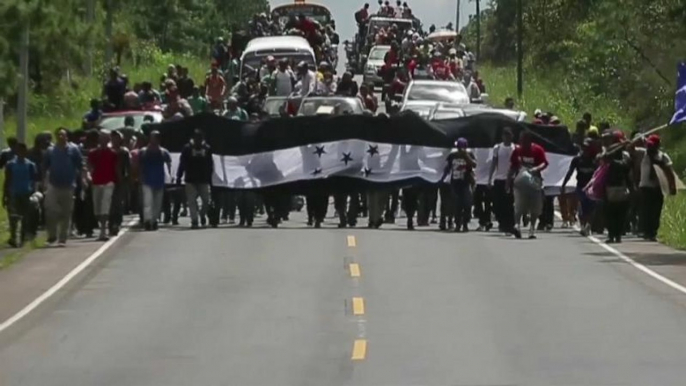 La caravana de migrantes hondureños entra en Guatemala