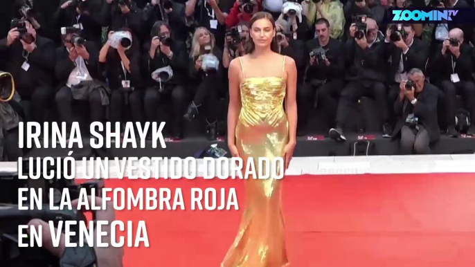 Irina Shayk desfila en la alfombra roja de Venecia con Donatella Versace