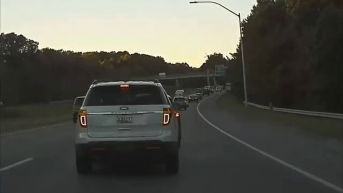 2 conducteurs ne se lachent plus sur l'autoroute... Gros road rage