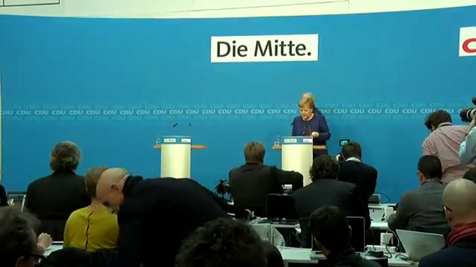 Der Kampf um ihr Erbe ist entbrannt. Hier seht ihr Angela Merkel live bei einer Pressekonferenz. (via Ruptly)