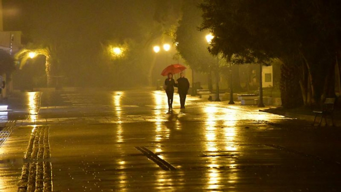 Βροχές και δυνατοί άνεμοι σε όλη τη χώρα - Στα «λευκά» η βόρεια και κεντρική Ελλάδα