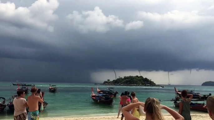 Quatre trombes marines simultanées filmés par des touristes !