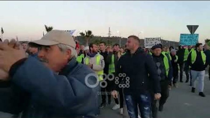 Ora News - Protesta në Shkodër dhe Lushnje kundër çmimit të naftës