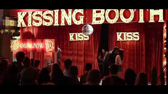 The Kissing Booth Clip - Noah and Elle's First Kiss (2018) Netflix