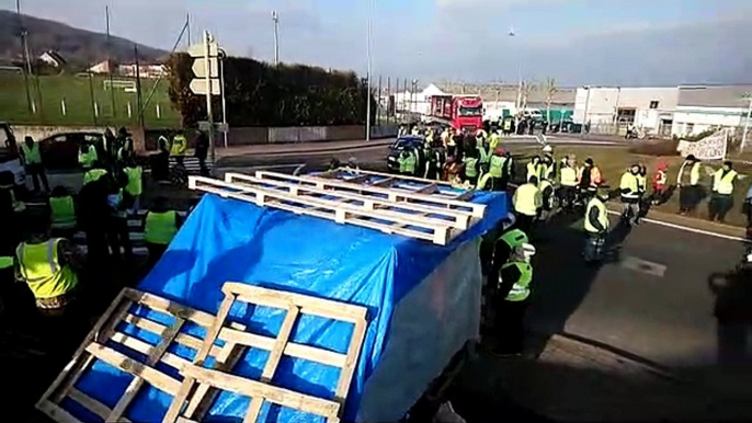 Les gilets jaunes à Noidans-les-Vesoul sont avec ceux de Saint Sauveur