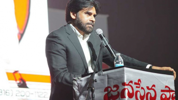 Pawan Kalyan At Janasena Pravasa Garjana : Pawan Is A Real Satyagrahi! | Filmibeat Telugu