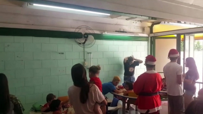 Cmei do Santa Cruz: Grupo de jovens passa a tarde em ação especial de Natal