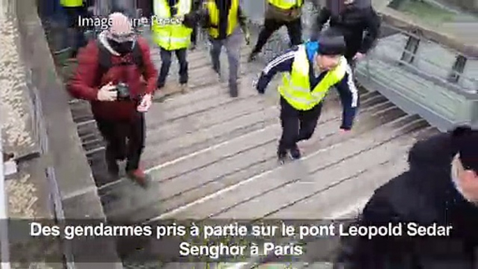 "Gilets jaunes": des gendarmes pris à partie à Paris