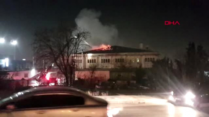 İstanbul'da Korkutan Yangın! Çok Sayıda Ekip Sevk Edildi