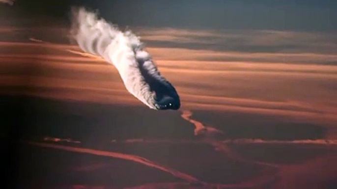 Un pilote de ligne filme un autre avion qui arrive droit sur lui :  Images incroyables