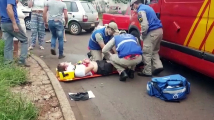 Motociclista tem lesões graves após bater de frente com Uno