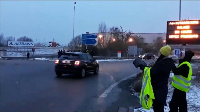 Gilets jaunes: le rond-point de Hambach évacué ce matin par une cinquantaine de gendarmes