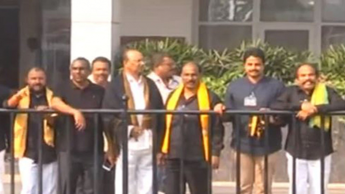 Andhra Pradesh Special State : CM Naidu, TDP MLAs wear black T.shirt to protest | Oneindia News