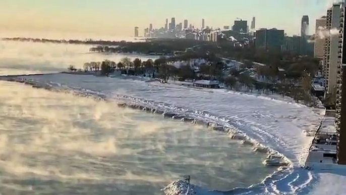 Les impressionnantes images du lac Michigan pendant la vague de froid