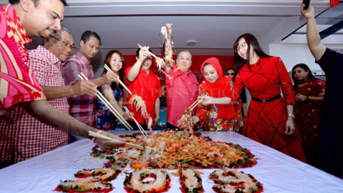 Johor Sultan visits home of Bukit Batu rep on Chinese New Year