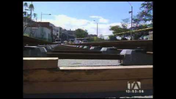 El prototipo del tranvía de Cuenca se está instalando en la Plaza del Otorongo