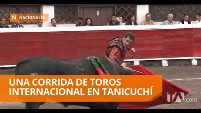 Corrida de toros en Tanicuchí por sus fiestas - Teleamazonas