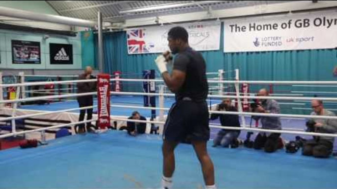 ANTHONY JOSHUA SHADOW BOXING FOOTAGE AHEAD OF WLADIMIR KLITSCHKO CLASH / JOSHUA v KLITSCHKO