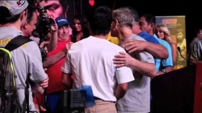 MANNY PACQUIAO & FREDDIE ROACH TAKING SELFIES ON STAGE  @ MANDALAY BAY / MAYWEATHER v PACQUIAO