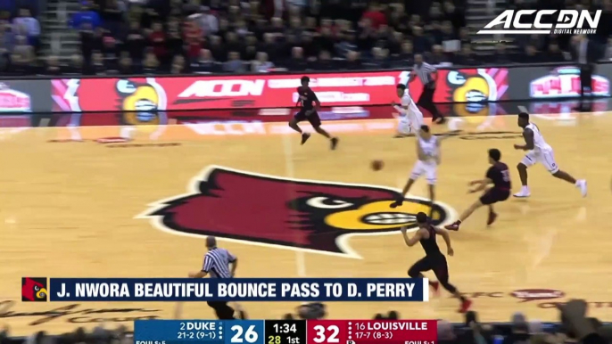 Louisville's Jordan Nwora Throws A Beautiful 1-Handed Bounce Pass
