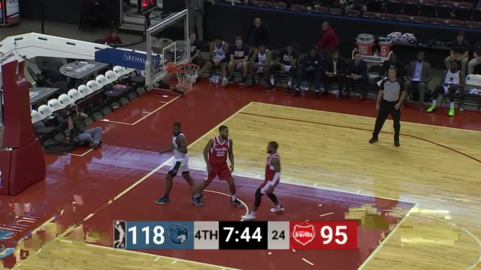 Tarik Phillip Posts 15 points & 10 rebounds vs. Iowa Wolves