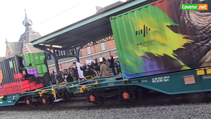 L'oeuvre d'art mobile la plus grande du monde est entrée en gare de Schaerbeek