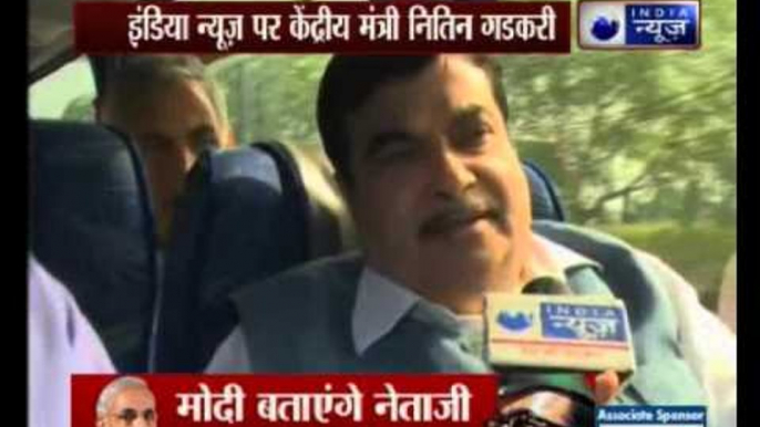 Nitin Gadkari takes a bus trip to Jaipur to inspect NH-8