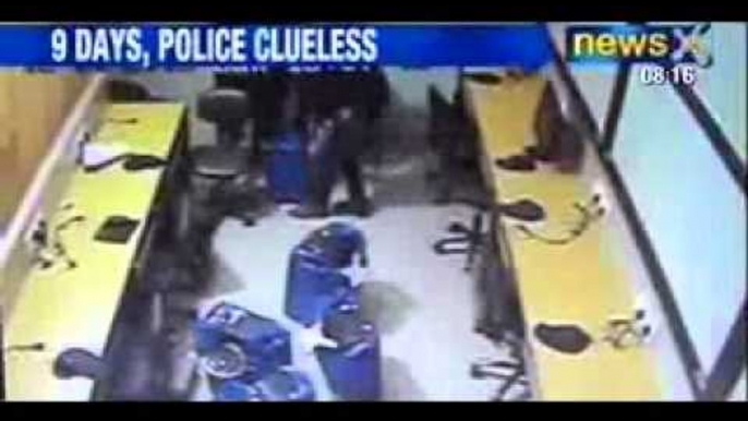 Caught On Tape : Thieves decamp with PCs and cash in Mumbai - NewsX
