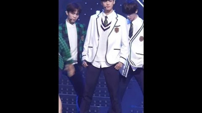 [MPD직캠] 아스트로 은우 OFF THE RECORD 누난 너무 예뻐  Replay ASTRO Replay EunWoo Fancam @엠카운트다운_161110