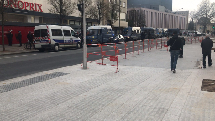 Gilets jaunes : Les gendarmes mobiles dans le centre ville de Caen