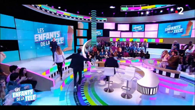 Samuel Etienne se fait piéger par une danseuse professionnelle dans "Les enfants de la télé" - Regardez