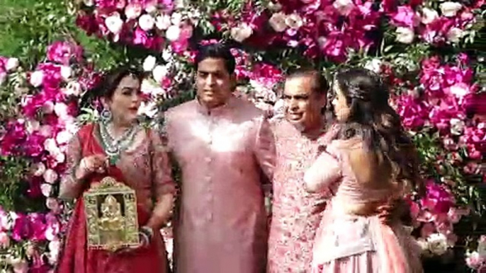 Watch Nita Ambani and Others Family Members at Akash and Shloka Wedding