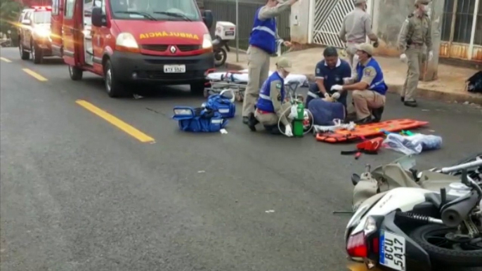 Motociclista tem lesões graves em colisão com carro