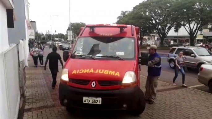 Mulher é socorrida após queda no transporte coletivo