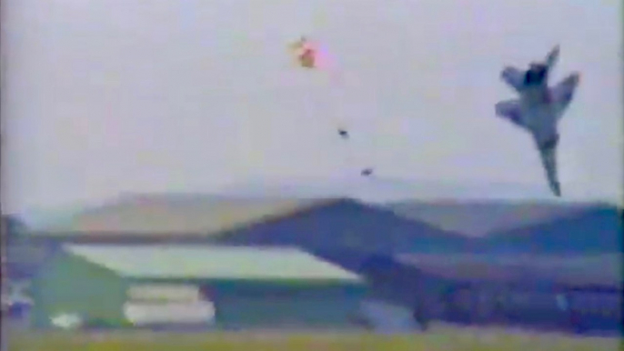 MiG-29 Pilot Ejects Two Seconds Before Crash - Nerves of Steel and Expert Timing